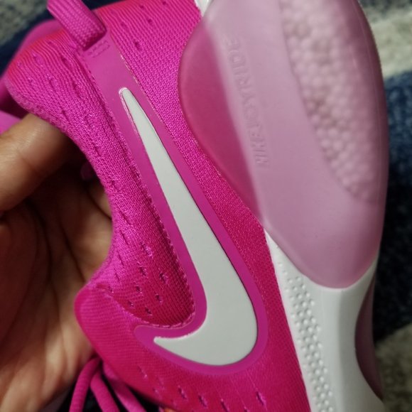 Nike - Picture 5 of 7